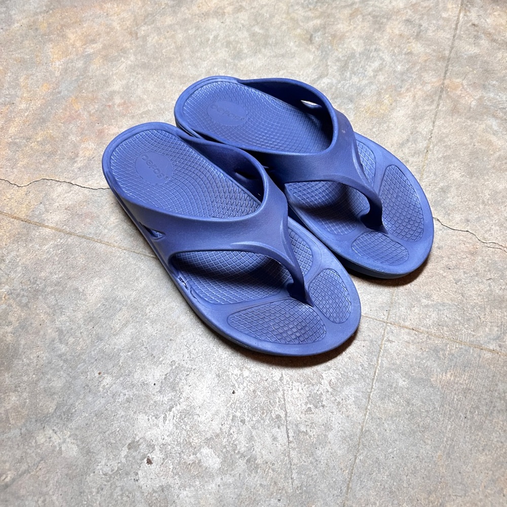 OOFOS Navy Blue Flip Flop Sandals